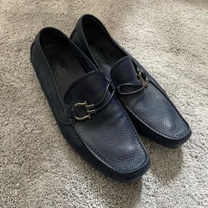 Ferragamo Men’s size 10.5 lightly worn Navy loafer